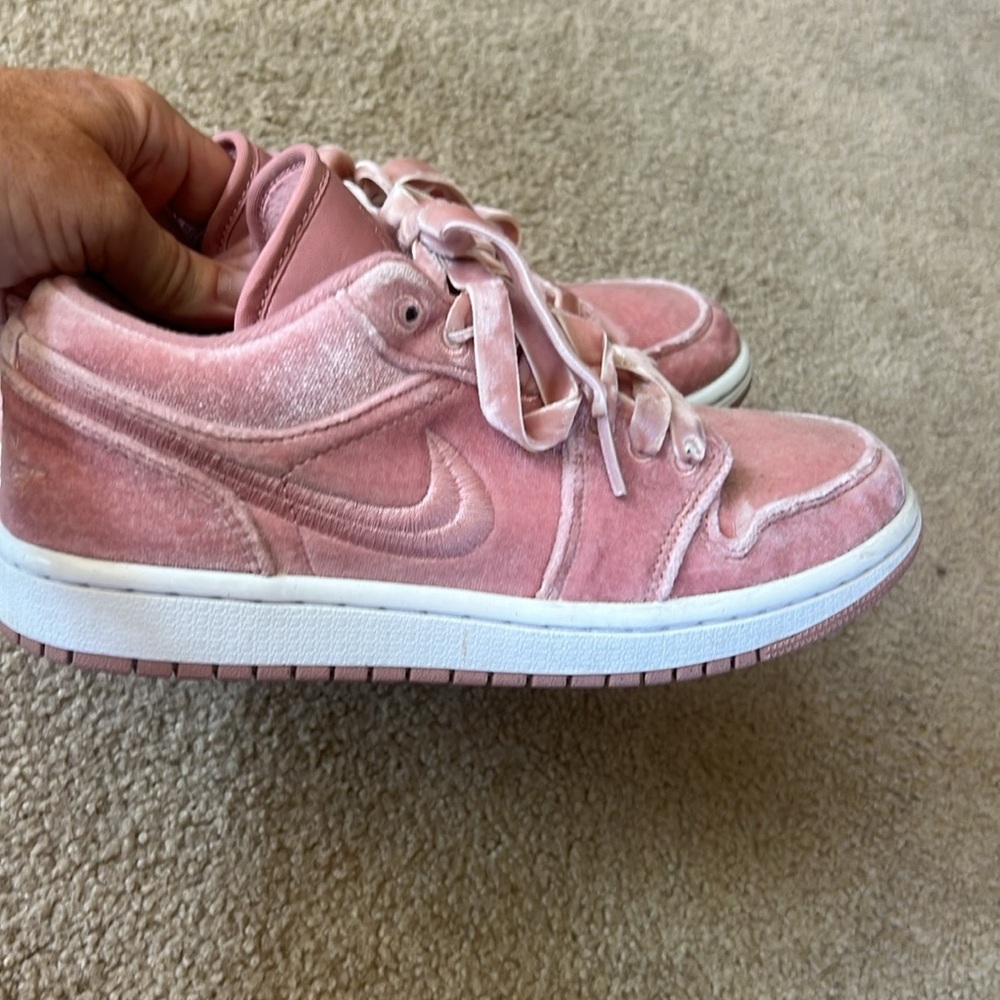 Adorable Pink Velvet Air Jordan Women’s Size 7